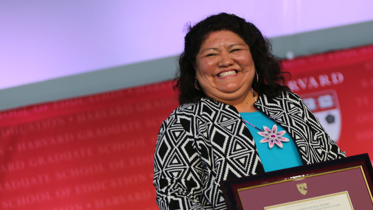 Tarajean Yazzie-Mintz receiving the Alumni Council Award